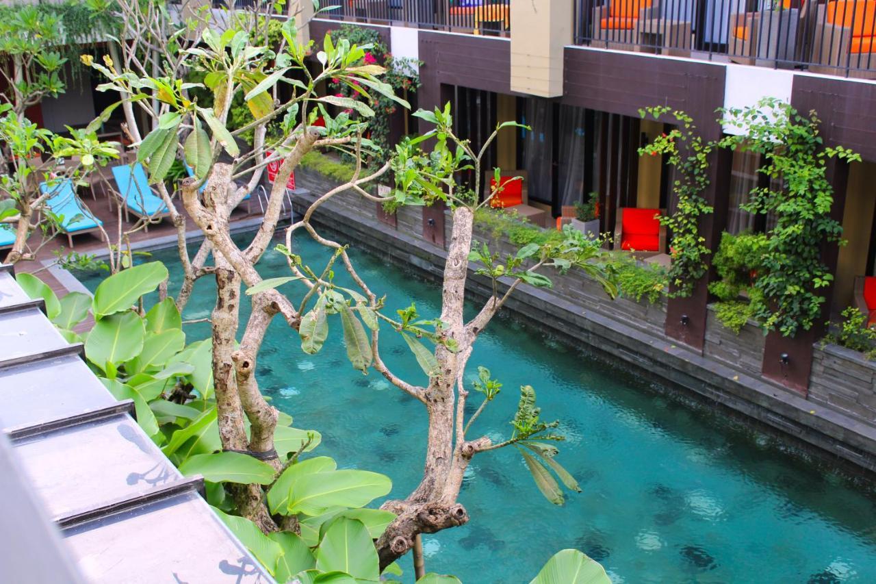 100 Sunset Kuta Hotel & Ballroom Exterior foto