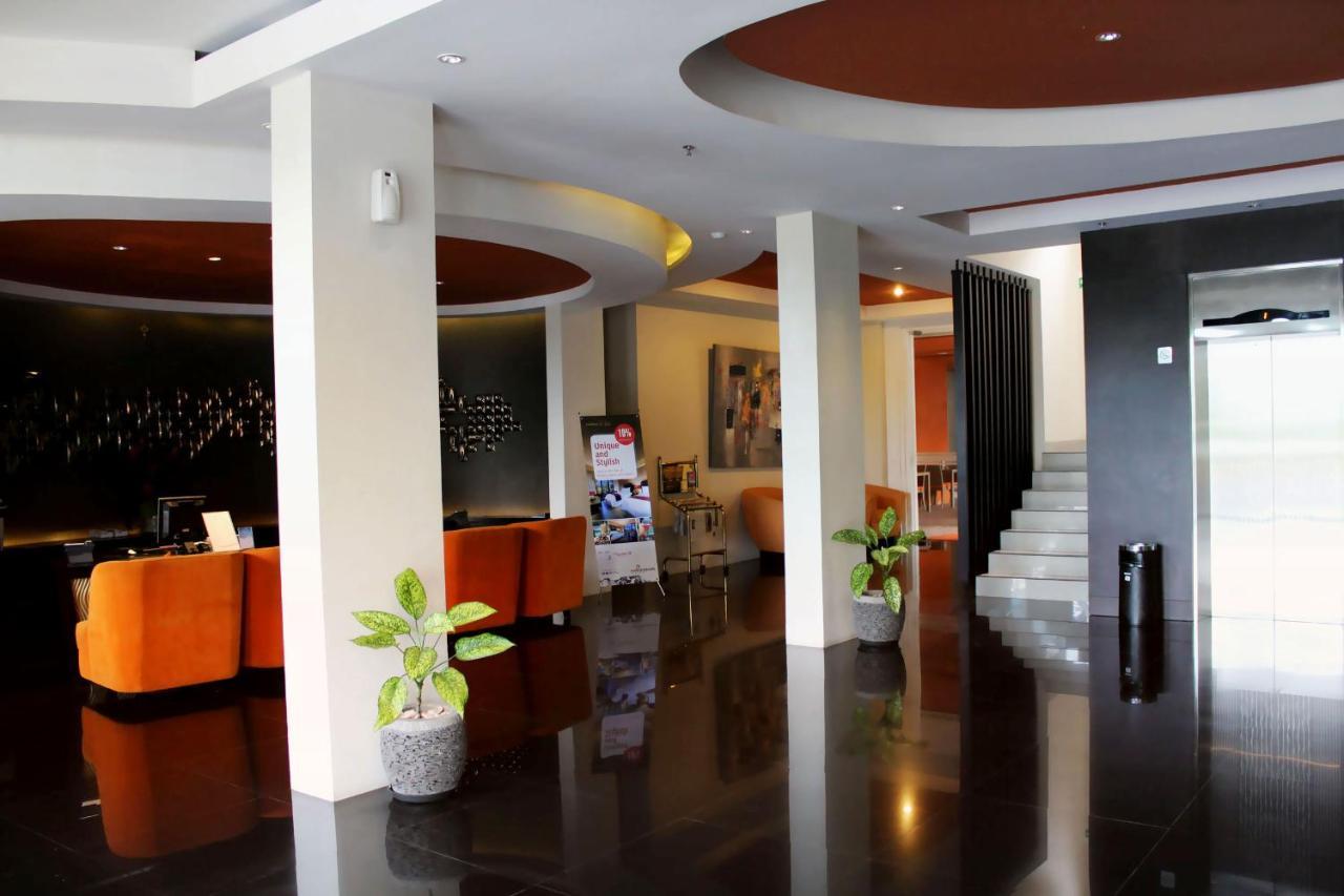 100 Sunset Kuta Hotel & Ballroom Exterior foto