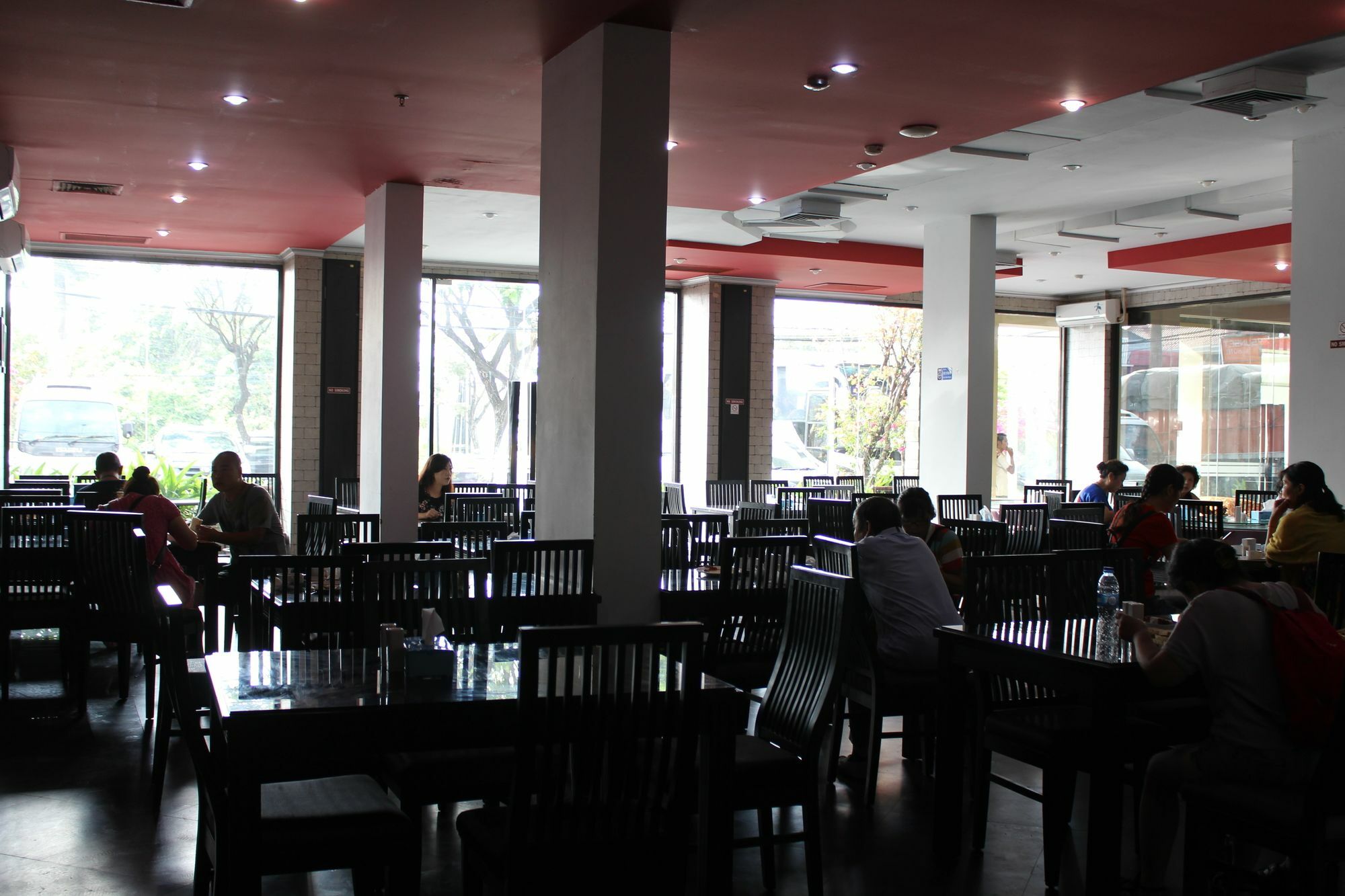 100 Sunset Kuta Hotel & Ballroom Exterior foto