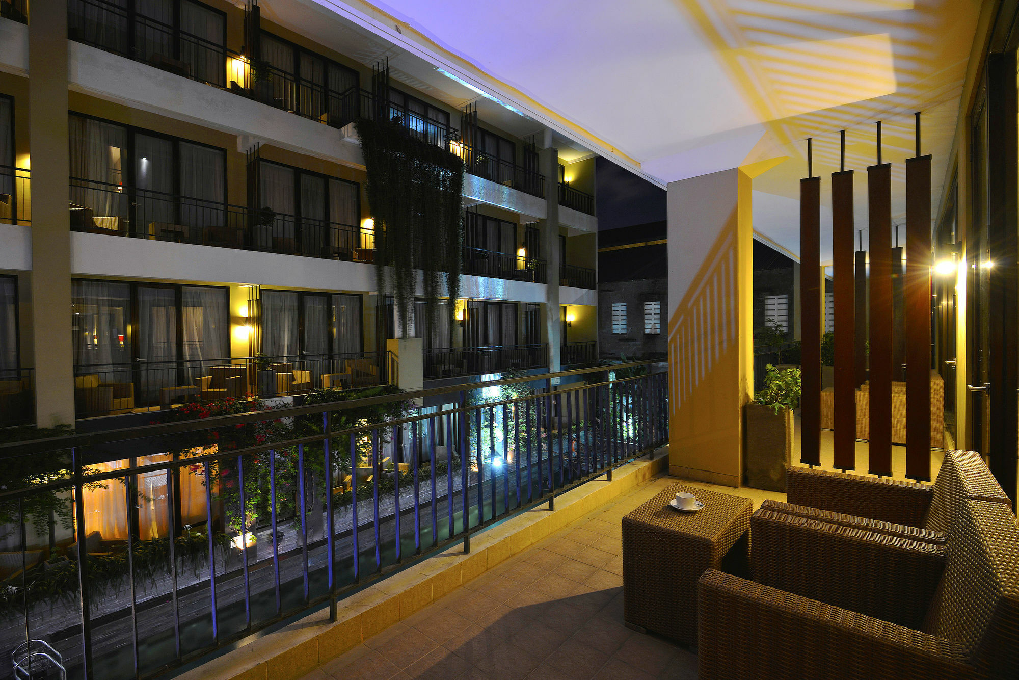 100 Sunset Kuta Hotel & Ballroom Exterior foto