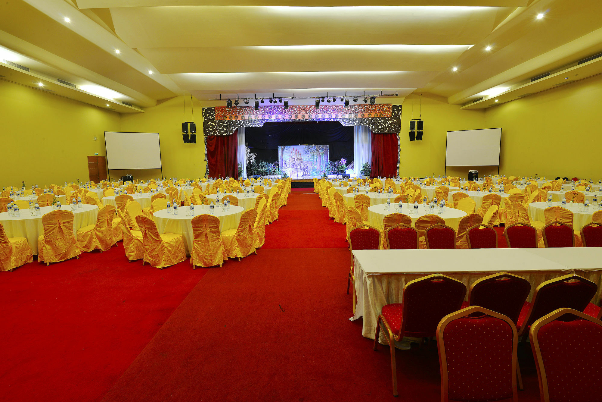 100 Sunset Kuta Hotel & Ballroom Exterior foto